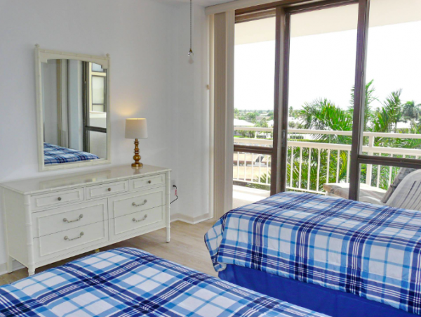 Two bedroom Beach front Condo In Marco Island
