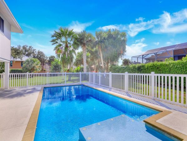 Marco Island Home Conveniently Located Near South Beach