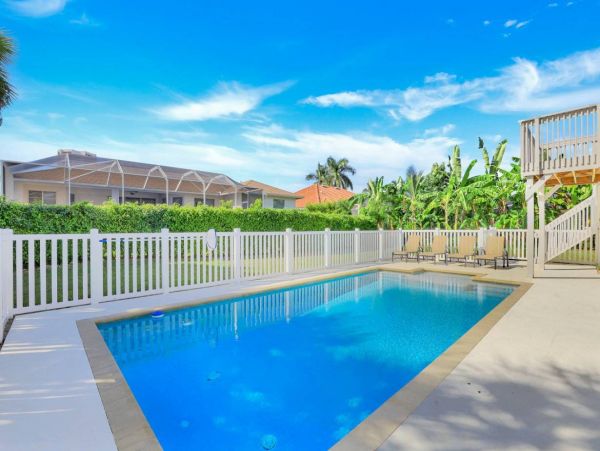 Marco Island Home Conveniently Located Near South Beach