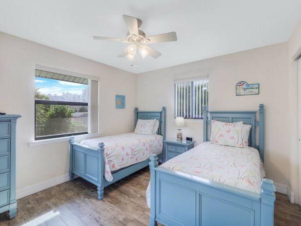Marco Island Home Conveniently Located Near South Beach