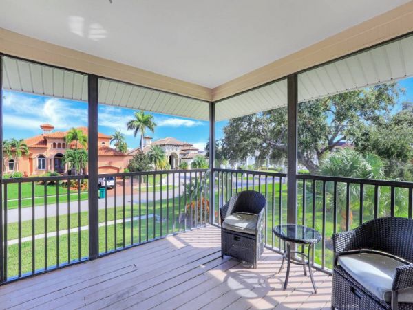 Marco Island Home Conveniently Located Near South Beach