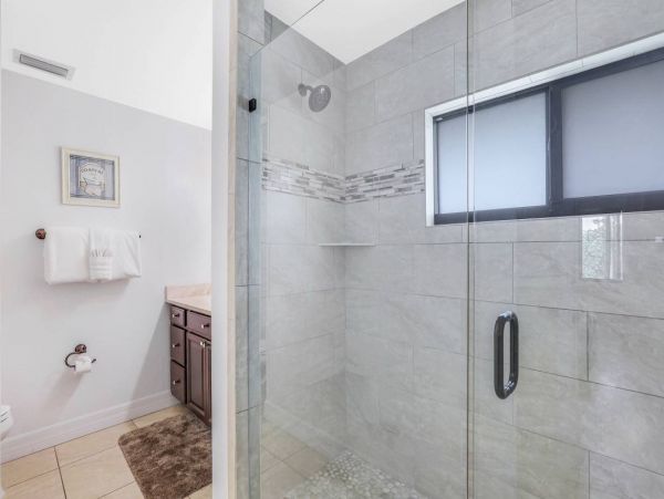 Marco Island Home Conveniently Located Near South Beach