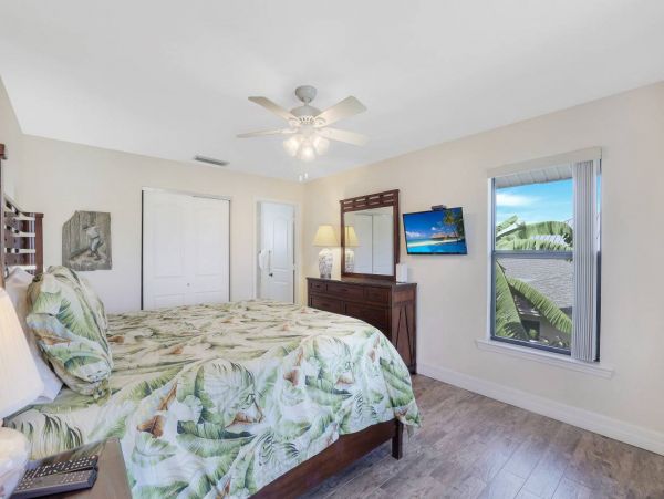 Marco Island Home Conveniently Located Near South Beach