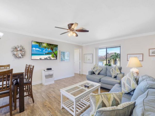 Marco Island Home Conveniently Located Near South Beach