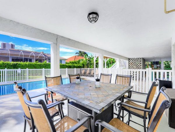Marco Island Home Conveniently Located Near South Beach