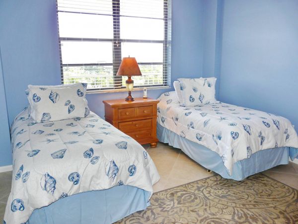 Marco Island  Vacation Beach Condo Sleeps Six Guests
