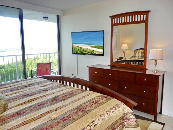 Marco Island  Vacation Beach Condo Sleeps Six Guests
