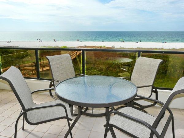 One Of The Few Three Bedroom Rentals on Marco Island