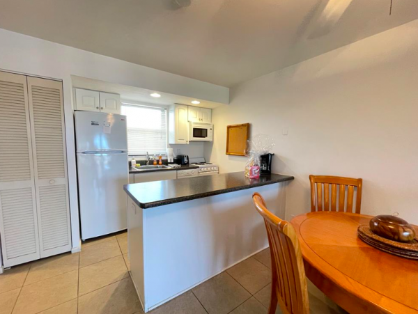 1 Bedroom Condo with Balcony