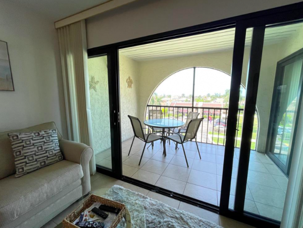 1 Bedroom Condo with Balcony