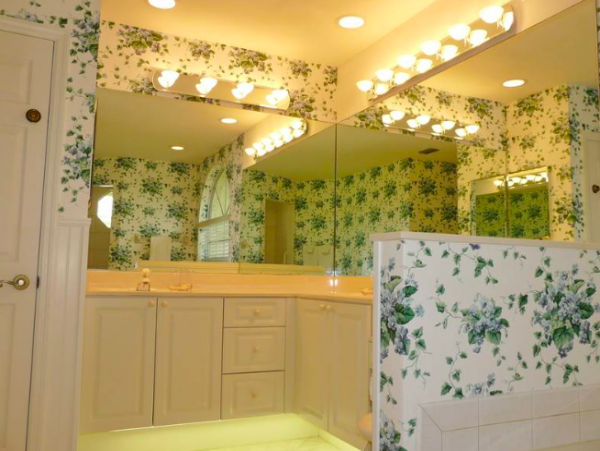 Three Bedroom, 2.5 Bathroom House in Marco Island