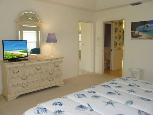 Three Bedroom, 2.5 Bathroom House in Marco Island
