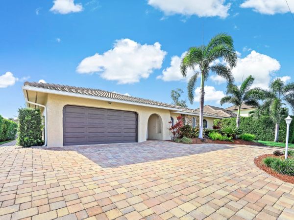 NEW ARRIVAL Marco Island Vacation Home Call Today