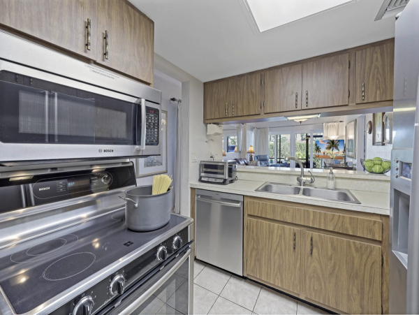 Walk to Beach Ground Level Corner Unit