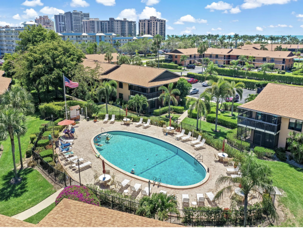 Walk to Beach Ground Level Corner Unit