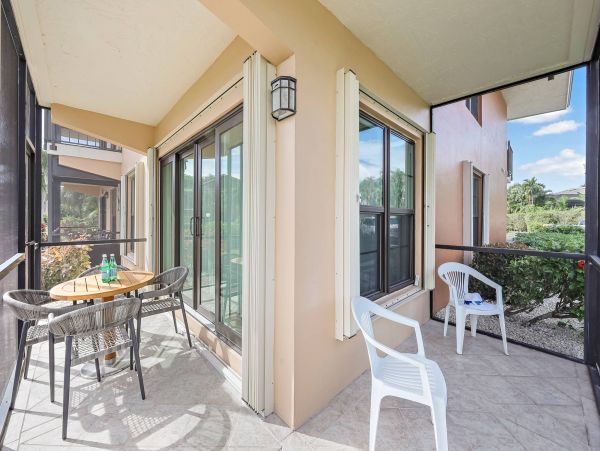 Walk to Beach Ground Level Corner Unit