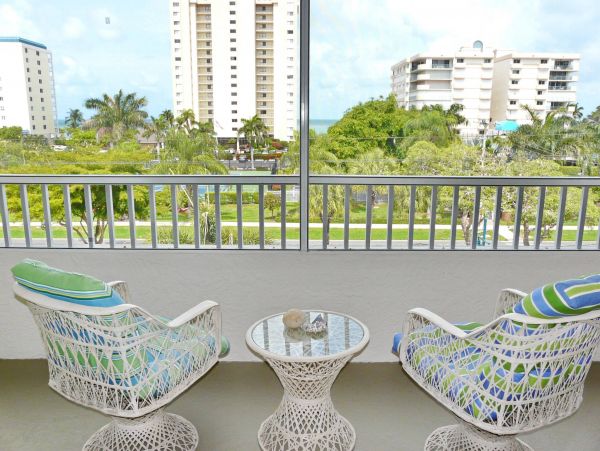 Short Walk to Beach Marco Island Vacation One Bedroom Condo