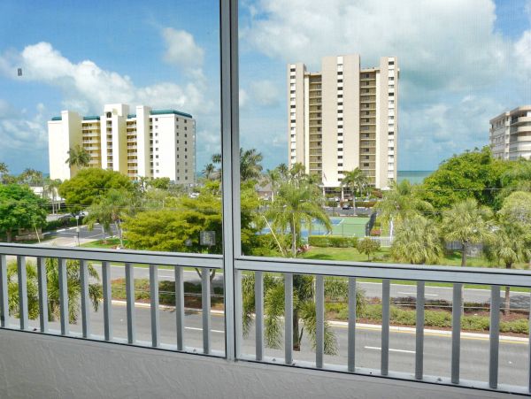 Short Walk to Beach Marco Island Vacation One Bedroom Condo