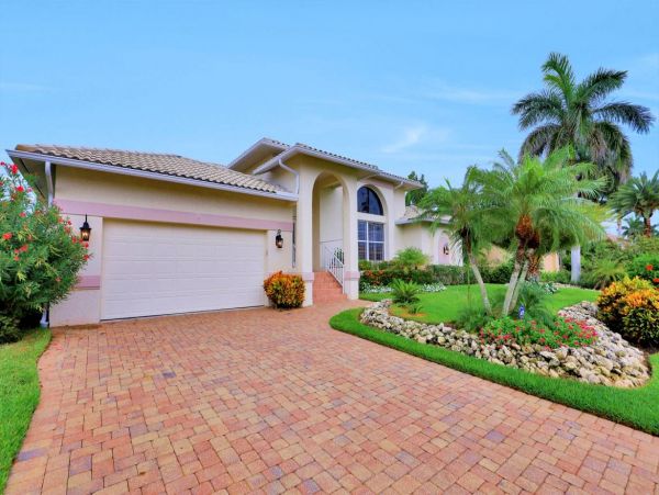 Marco Island Luxury Vacation Rental Home Sleeps 6 Canal View