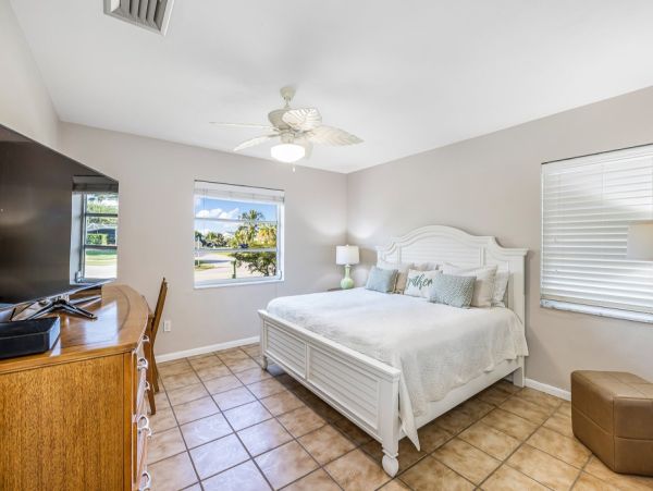 Marco Island Vacation Rental - Luxury 2-Bedroom Beach House with Pool & Golf Views