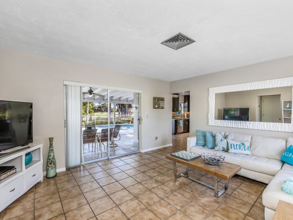 Marco Island Vacation Rental - Luxury 2-Bedroom Beach House with Pool & Golf Views