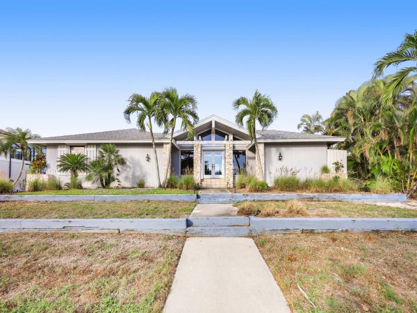 Marco Island Canal Front 3 Bedrooms Home with Caged Pool
