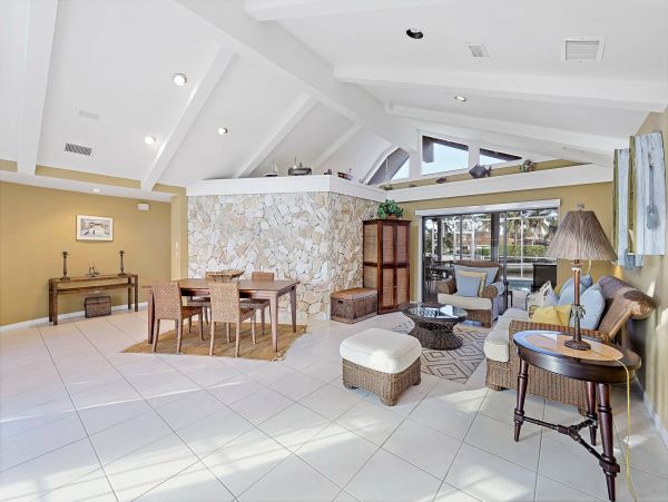 Marco Island Canal Front 3 Bedrooms Home with Caged Pool