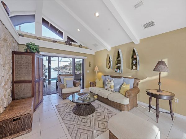 Marco Island Canal Front 3 Bedrooms Home with Caged Pool