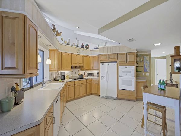 Marco Island Canal Front 3 Bedrooms Home with Caged Pool