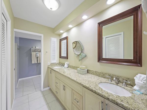Marco Island Canal Front 3 Bedrooms Home with Caged Pool