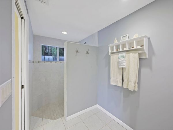 Marco Island Canal Front 3 Bedrooms Home with Caged Pool
