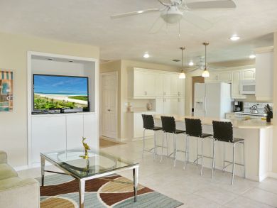 Marco Island Luxury at Its Best Walk to Dining.