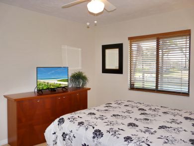 Marco Island Luxury at Its Best Walk to Dining.