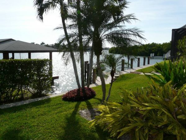 Waterfront Villa With Guest House