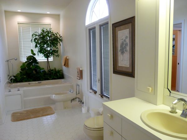 Waterfront Villa With Guest House