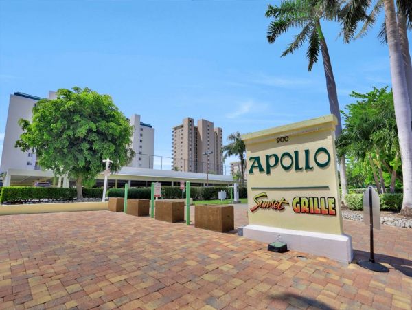 Walk to shops and restaurants