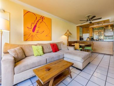 Across The Street From Charlie Young Beach Great Location