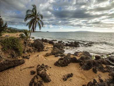Across The Street From Charlie Young Beach Great Location
