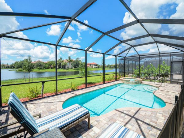Luxury Naples 4 Bedroom Vacation Home in Fiddler's Creek!