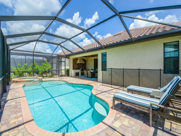 Luxury Naples 4 Bedroom Vacation Home in Fiddler's Creek!