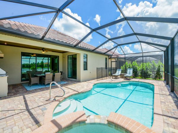 Luxury Naples 4 Bedroom Vacation Home in Fiddler's Creek!