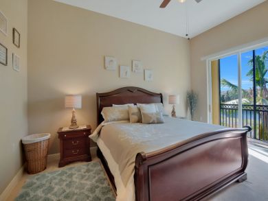 Naples Home 910755