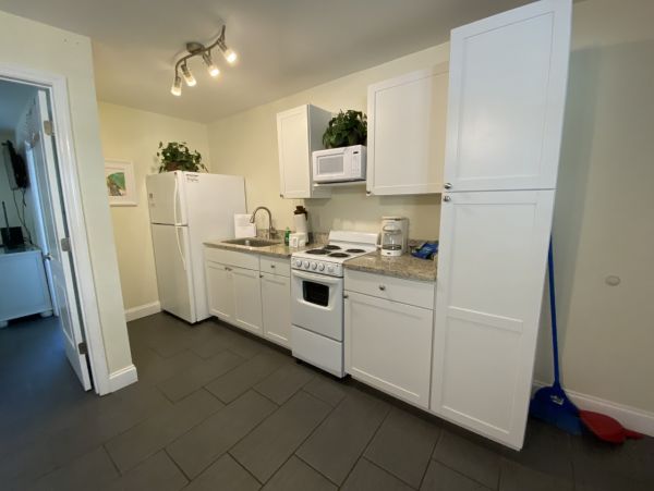 Siesta Key One Bedroom Vacation Condo Walk to Beach Sleeps 4