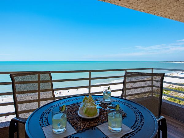 Beachfront Two Bedroom Vacation Condo with Tennis Court