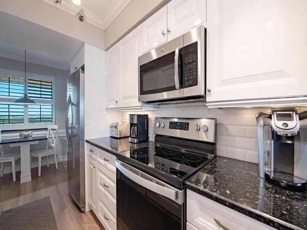 Beachfront Two Bedroom Vacation Condo with Tennis Court