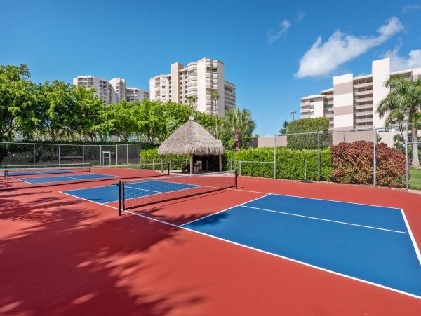 Beachfront Two Bedroom Vacation Condo with Tennis Court
