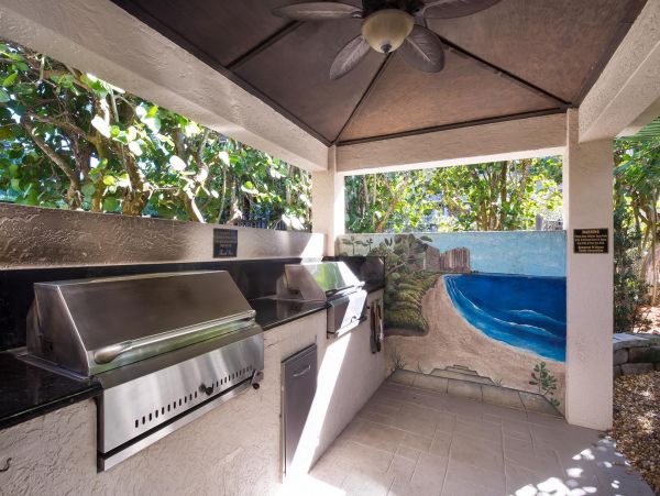 Beachfront Two Bedroom Vacation Condo with Tennis Court