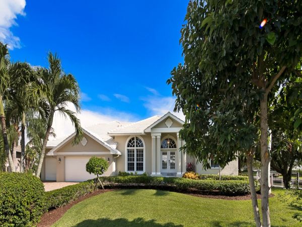 Super Close to Tigertail Beach Luxury Vacation Pool Villa