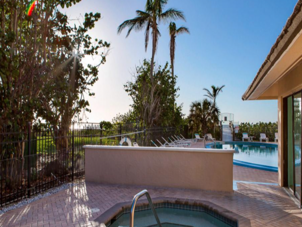 Marco Luxury Beachfront Condo With Ocean Views Sleeps 5