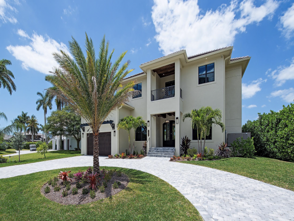 Beautiful 6 Bedroom Vacation Home Canal Front  Pool & Spa